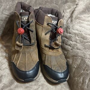 UGG Kids Tan and Black Adventure Boots